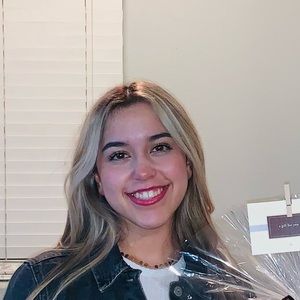 Meet your Posher, Kayla